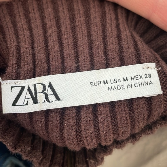 Zara knit sleeveless mock neck - Picture 2 of 2